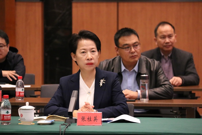 縣委常委、統(tǒng)戰(zhàn)部長張桂英